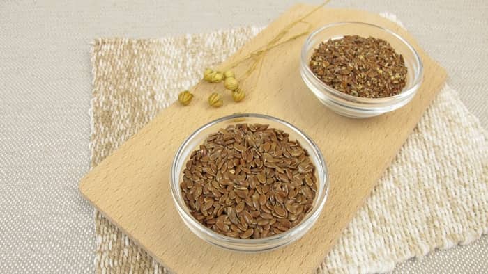 Flaxseeds and ground flaxseeds