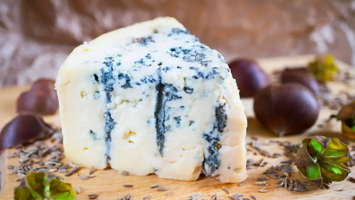 Does Blue Cheese Have Gluten (& GF Cheese List)